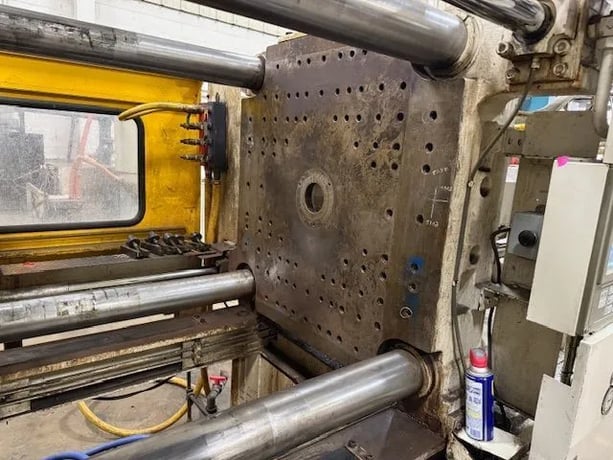 390 Ton, 41 oz., Toshiba #ISGS390V21-19, horizontal plastic injection molder, 28.7" x 28.7" tie bar spacing - Image 3