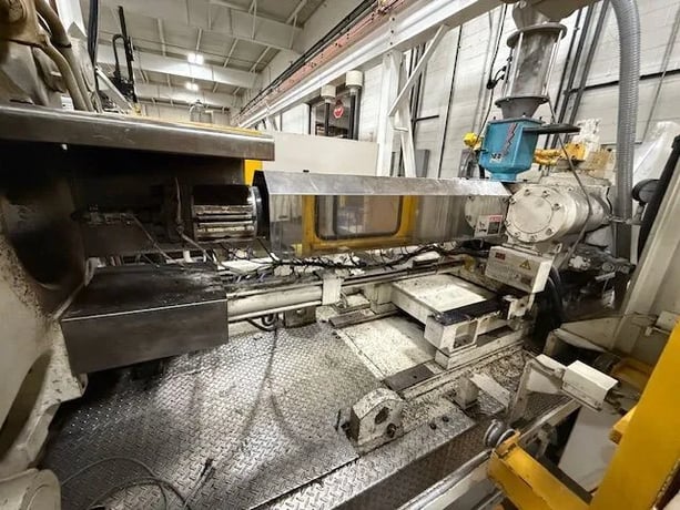 310 Ton, 41 oz., Toshiba #ISGS310W-V21-19, horizontal plastic injection molder, 25.2" x 24" tie bar spacing - Image 10