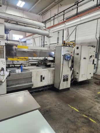 950 Ton, 142 oz., Toshiba #ISGT950WV21-81AT, horizontal plastic injection molder, 61" x 49.8" tie bar - Image 2