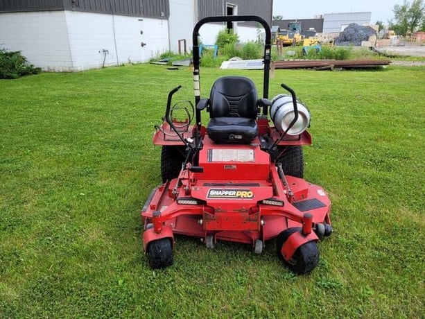 Snapper Pro #S200XTP, propane zero turn lawn mower - Image 2