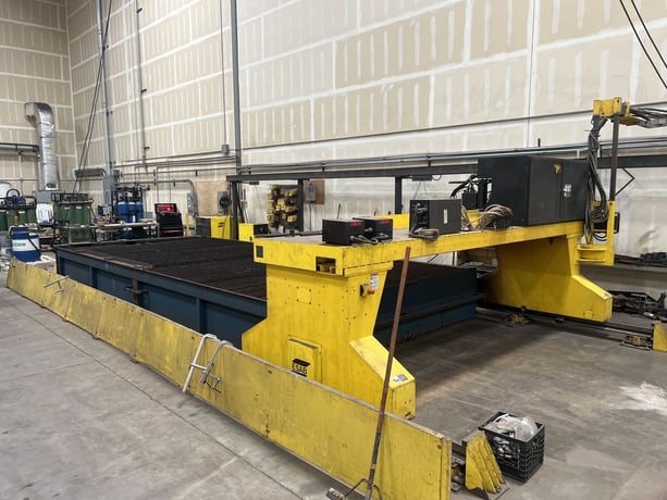Esab #Sabre-SXE-4000, CNC plasma table, Vision PC Control, 8' x 20', 1 oxy & 1 plasma torch capacity, 2006 - Image 2