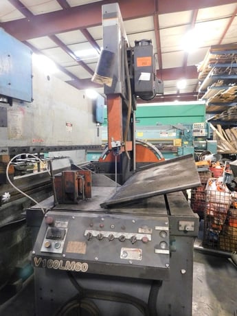 18" x 20" Hem #V100LM60, vertical band saw, 15' 6" x 1.25"blade, 5 HP, 60° miter, 2013 - Image 5