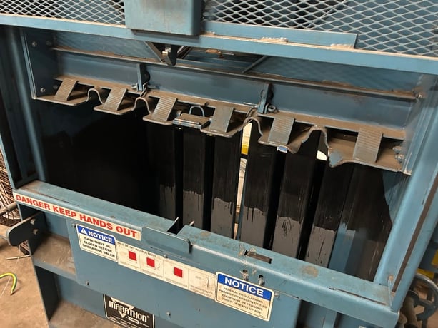 Marathon #4224, vertical baler, 42" x 24" opening, 1.5 HP, reconditioned - Image 3