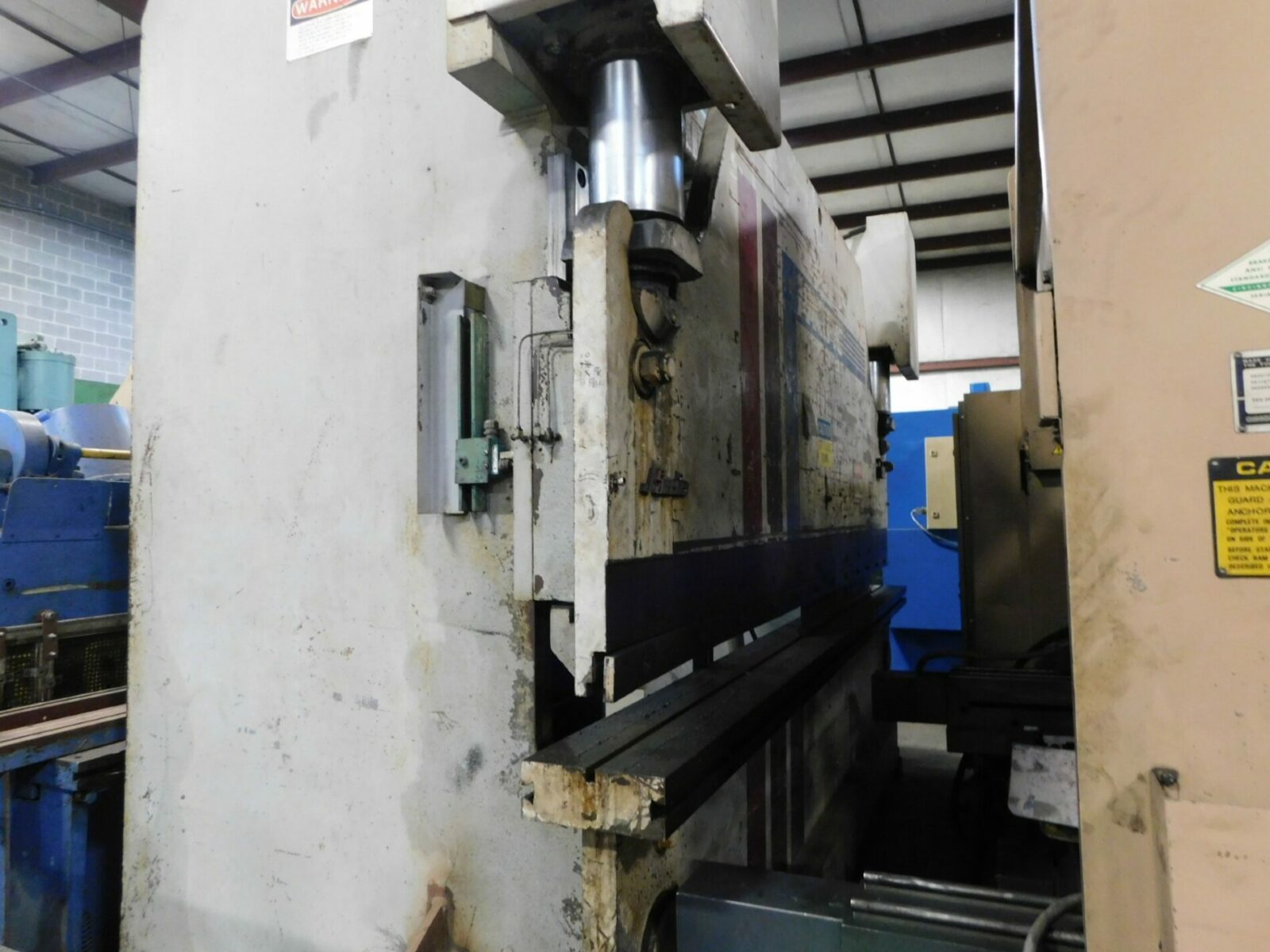225 Ton, Pacific #J225-12, press brake, 12' overall, die holder, 1998 - Image 4