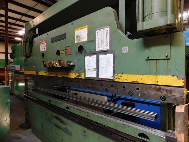 135 Ton, Cincinnati #135CBx10, press brake, Automec CNC150 2-Axis Control, 12' overall, 126" between housing - Image 1
