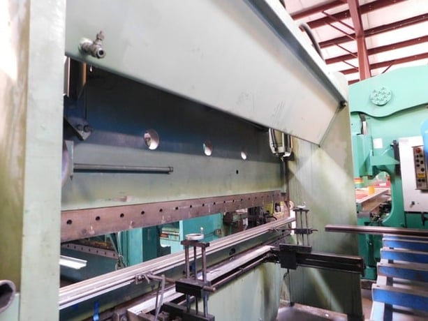 135 Ton, Cincinnati #135CBx10, press brake, Automec CNC150 2-Axis Control, 12' overall, 126" between housing - Image 4