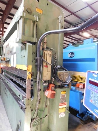 135 Ton, Cincinnati #135CBx10, press brake, Automec CNC150 2-Axis Control, 12' overall, 126" between housing - Image 6
