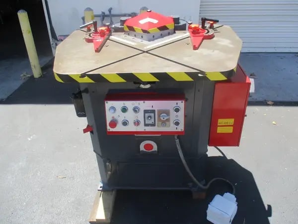 1/ 8" x 8" x 8" Amada #CS-220, hydraulic corner notcher, 36 SPM, foot pedal - Image 2