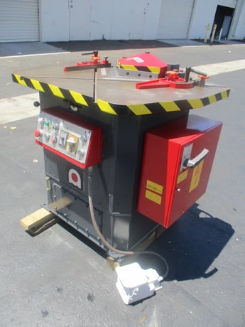 1/ 8" x 8" x 8" Amada #CS-220, hydraulic corner notcher, 36 SPM, foot pedal - Image 5