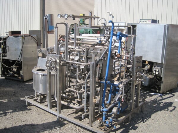 APV, Pasteurizer, On Unitized Base, w/Heat Exchanger, Pumps, Tank and Retention Tube, 75 psi @ 350°F Jacket - Image 1