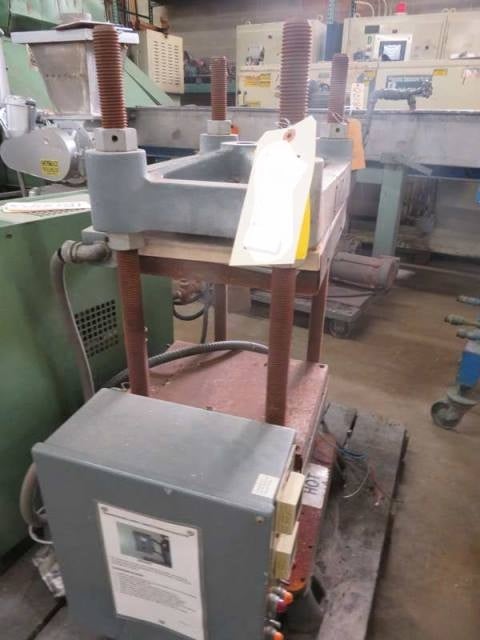 Carver, UP-Acting 4-Post Hydraulic Press, (2) 18" x 25" Electrically Heated Platens - Image 4