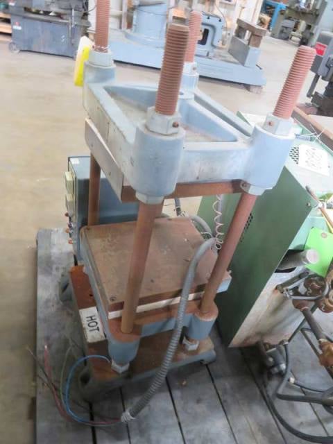 Carver, UP-Acting 4-Post Hydraulic Press, (2) 18" x 25" Electrically Heated Platens - Image 6