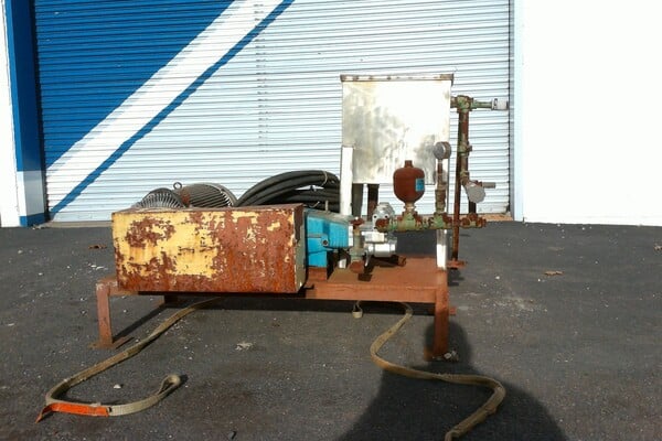 40 GPM @ 3000 psi, Catpumps #3520, Stainless Steel High Pressure Triplex Pump, 30 HP Motor, 230-460 V - Image 1
