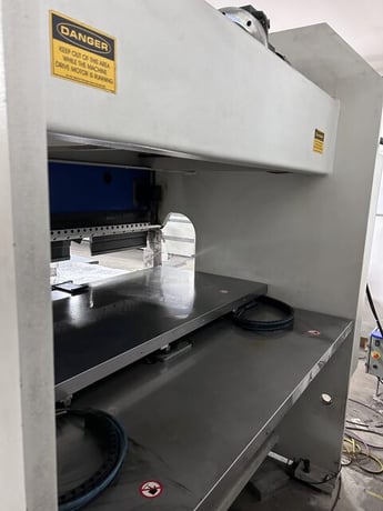 61 Ton, Trumpf #TrumaBend-CO6, hydraulic press brake, 7.87"stroke, 2003 - Image 2