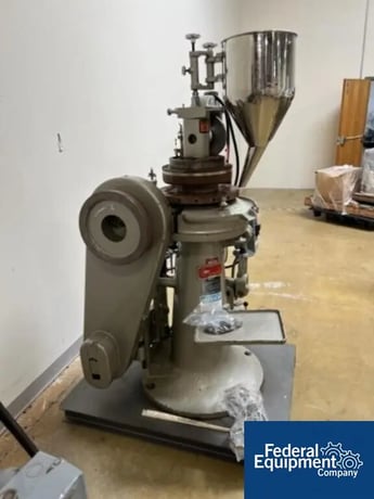 Key International #DC-16, Rotary Tablet Press, 16 Station, keyed upper guides, feed frame & hopper - Image 4