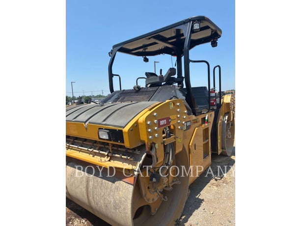 Caterpillar CB15, Twin Drum Roller, 2863 hours, S/N: M9400184, 2019 - Image 4