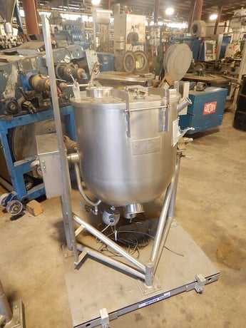 25 gallon Groen #DN-25P25, Stainless Steel Tilt Jacketed Tank, Vertical, 25" diameter x 18" Straight Side - Image 1