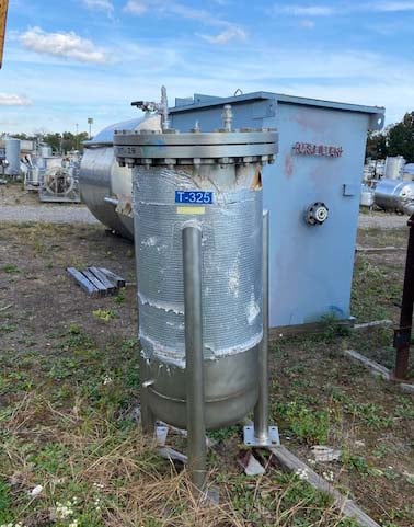 40 gallon Stainless Steel Vertical Tank, 13" diameter x 4' 3" Straight Side, Flat Top and Bottom - Image 1