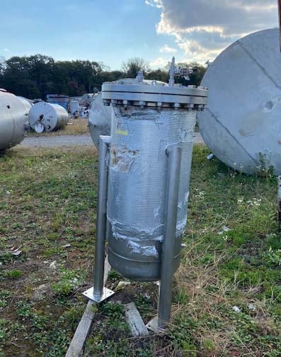 40 gallon Stainless Steel Vertical Tank, 13" diameter x 4' 3" Straight Side, Flat Top and Bottom - Image 3