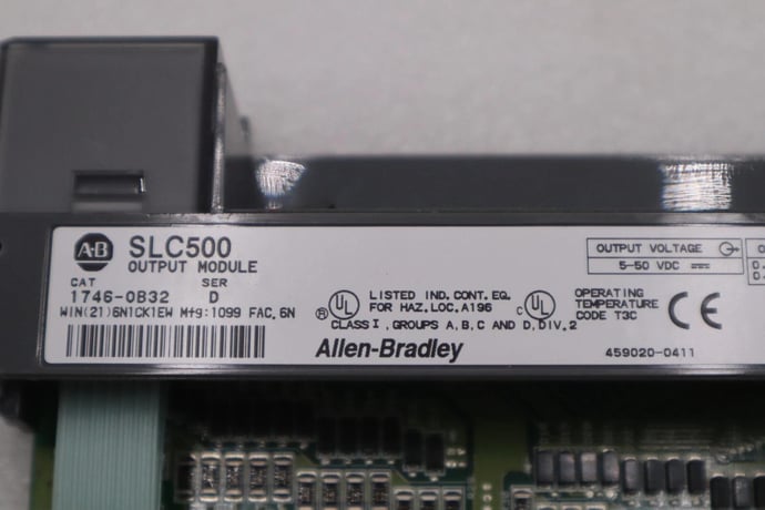 Allen-Bradley bradley 1746-ob32 ser d slc500 output module stock l-685c - Image 2