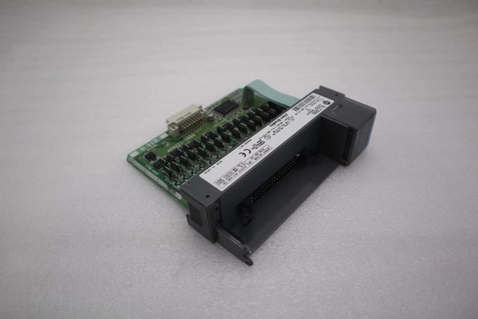 Allen-Bradley bradley 1746-ob32 ser d slc500 output module stock l-685c - Image 4