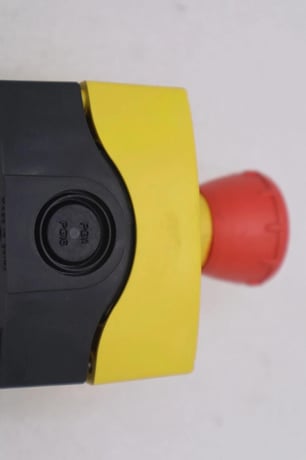 Allen-Bradley Push Button PC-PBT-GF30 STOCK K-3468 - Image 2
