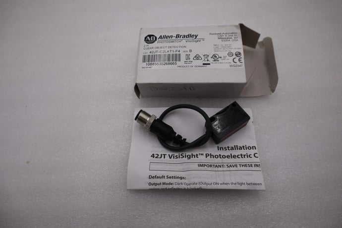 Allen-Bradley Bradley 42JT-C2LAT1-F4 Photoelectric Sensor Clear Object Detect #H1230A - Image 1