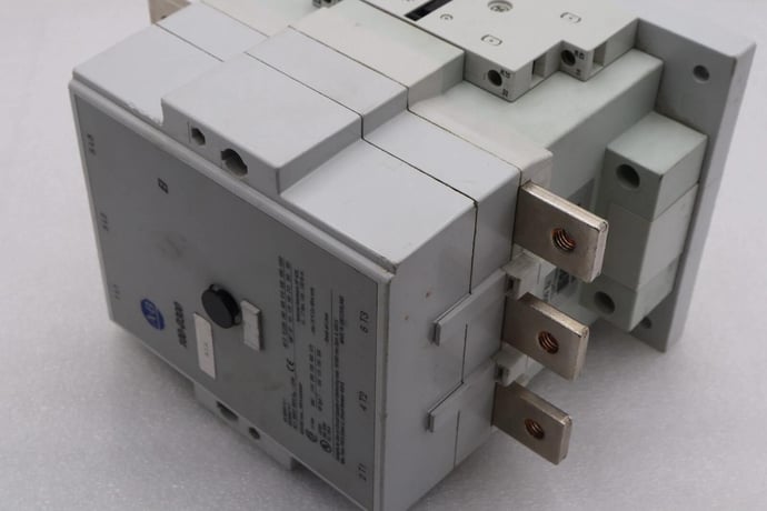 Allen-bradley 100-d300 contactor 600 vac max stock l-715 - Image 5