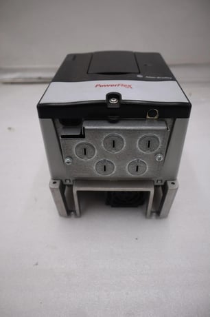 New 2022 Allen-Bradley bradley 20ad5p0a0aynanc0 powerflex 70 480 vac drive stock h121 - Image 1