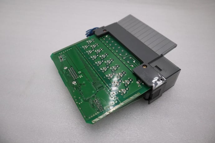 Allen-Bradley Bradley 1746-OV16 /C SLC 500 16-Point Digital Output Module STOCK K-676-C - Image 4