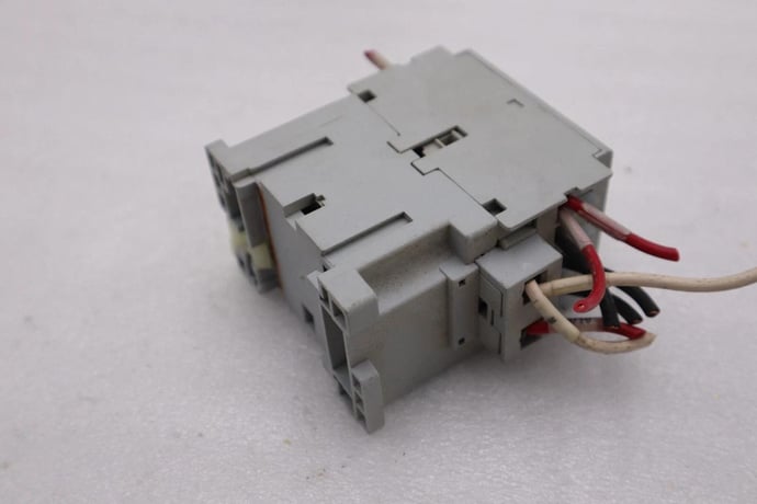 Allen-Bradley bradley 100-c09*10 ser a contactor ab stock k-447-a - Image 2