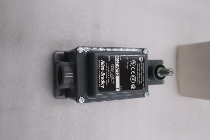 Allen-Bradley bradley 802t-r7td ser. 2 120vac 3a new with box stock g616a - Image 2