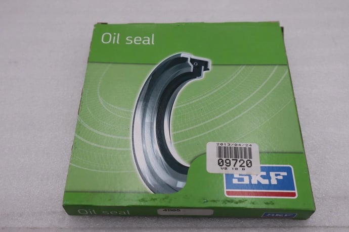 NEW IN BOX 41185 - CR Seals STOCK 5667A - Image 1