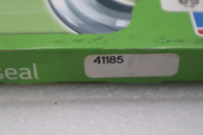 NEW IN BOX 41185 - CR Seals STOCK 5667A - Image 2