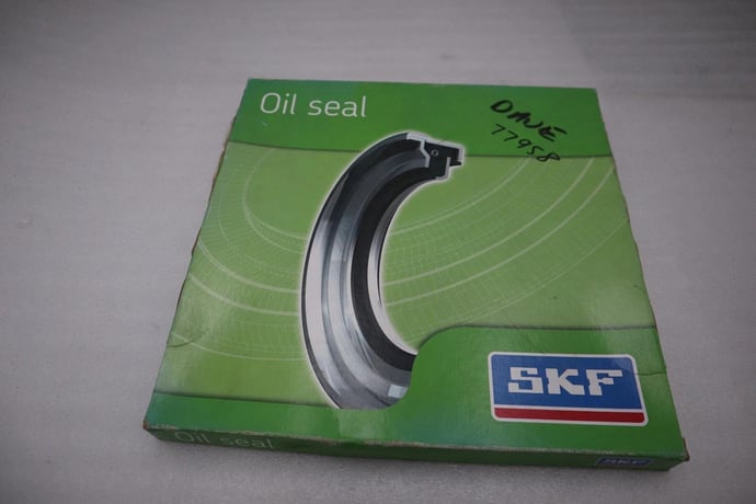 NEW IN BOX SKF Oil Seal 75046 Double Lip Oil Seal STOCK 5645A - Image 1