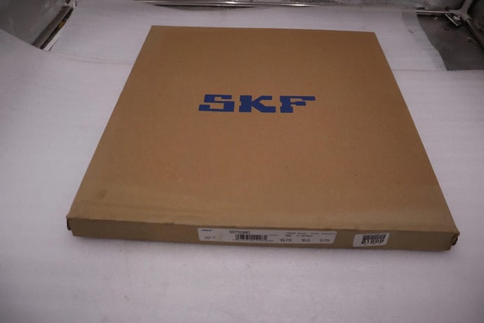 CR Seals (SKF) 1375380 Nitrile Oil Seal NEW IN BOX (FOUR AVAILABLE) STOCK 2242B - Image 1