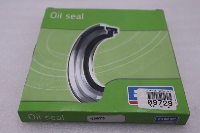 NEW IN BOX 43073 - CR Seals STOCK 5674A - Image 1