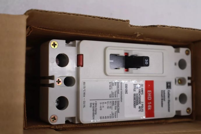New eaton corporation ehd2030l thermal-magnetic circuit breaker stock l-019-c - Image 1