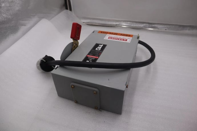 NEW General Electric THN3361R NON-FUSIBLE DISCONNECT SWITCH SINGLE CONFIGURATION STOCK 5107 - Image 6