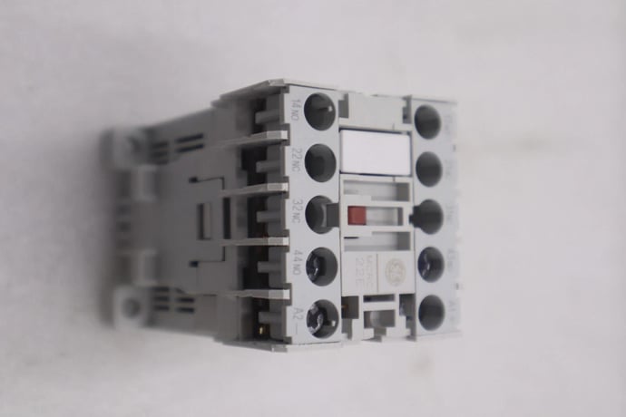NEW OPEN BOX General Electric MCRC022ATL Auxiliary Relay STOCK K-3380 - Image 3