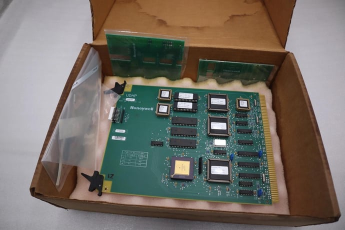 New in box honeywell 51305734-100 / 51305734100 stock g319 - Image 1