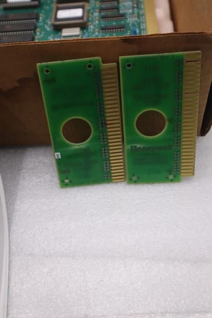 New in box honeywell 51305734-100 / 51305734100 stock g319 - Image 5