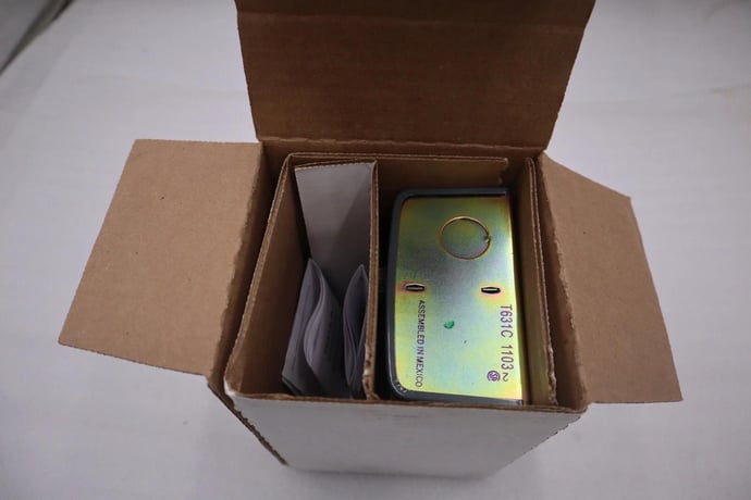 NEW IN BOX Honeywell T631C1103 Agricultural Temperature Controller STOCK G260 - Image 1