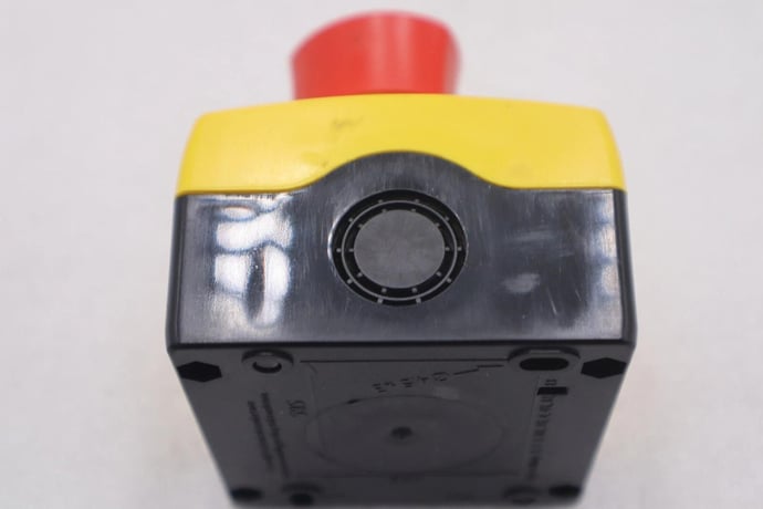 Baco controls lbx17302 / lbx17302 new emergency stop button stock k-3482 - Image 2