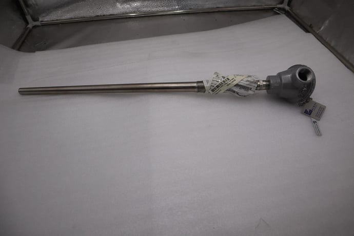 BURNS TSE200-L10A02A3D 165TT3N03 TEMPETURE SENSOR STOCK #G48A - Image 1