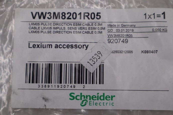 Schneider electric vw3m8201r05 / vw3m8201r05 (brand new) stock k-3749 - Image 1