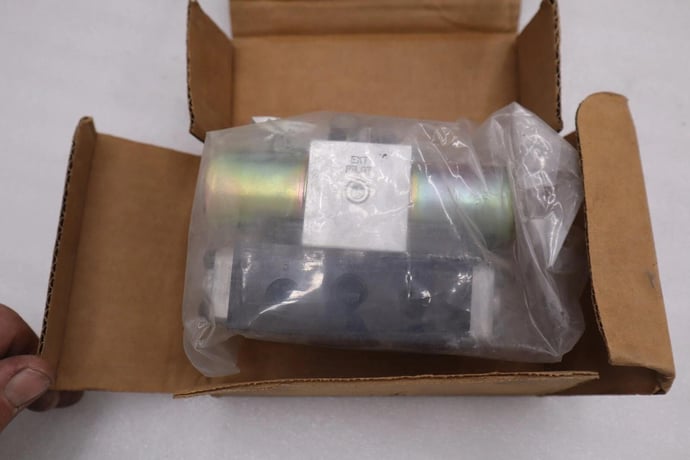 NEW AAA PRODUCTS SS20 SOLENOID VALVE 1/4" NPT 2 WAY NC 120V 50/60Hz #H479 - Image 1