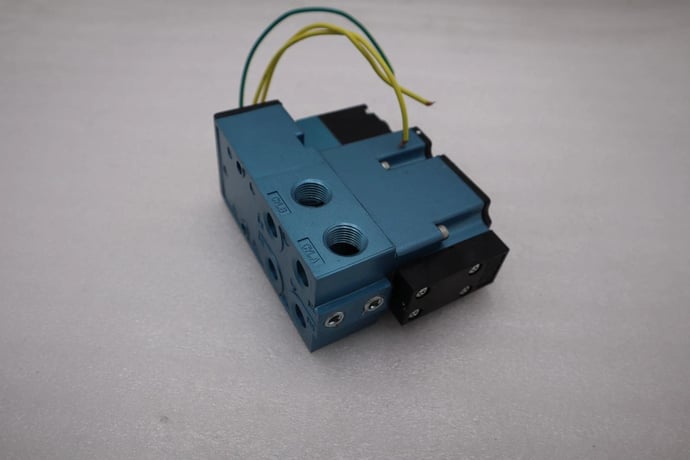 New mac 6211c-211-pm-501da solenoid valve 4-way single solenoid stock h1474 - Image 5
