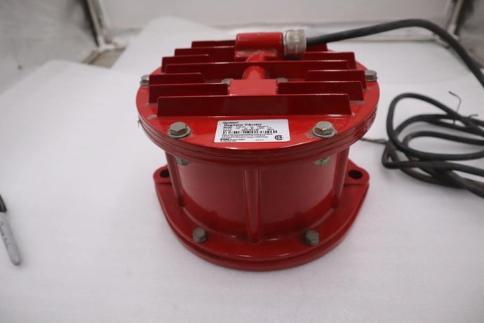 FMC Technologies Syntron Magnetic Vibrator V-50-D1 115V NEW IN BOX STOCK S-664 - Image 4