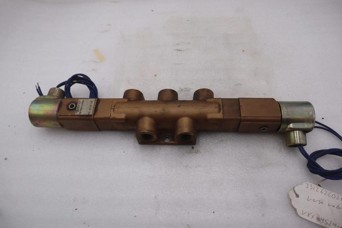 Versa 4 Way Valve VXX-4524-A120 4 Way / 3 Position STOCK 4718 - Image 2